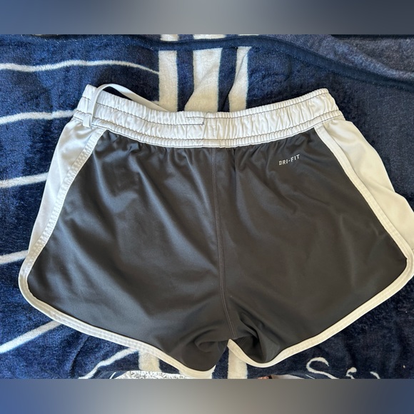 Athletic shorts - Picture 3 of 3